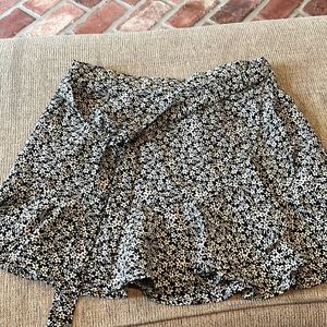 White and Black Side Tie Ruffled Mini Skirt